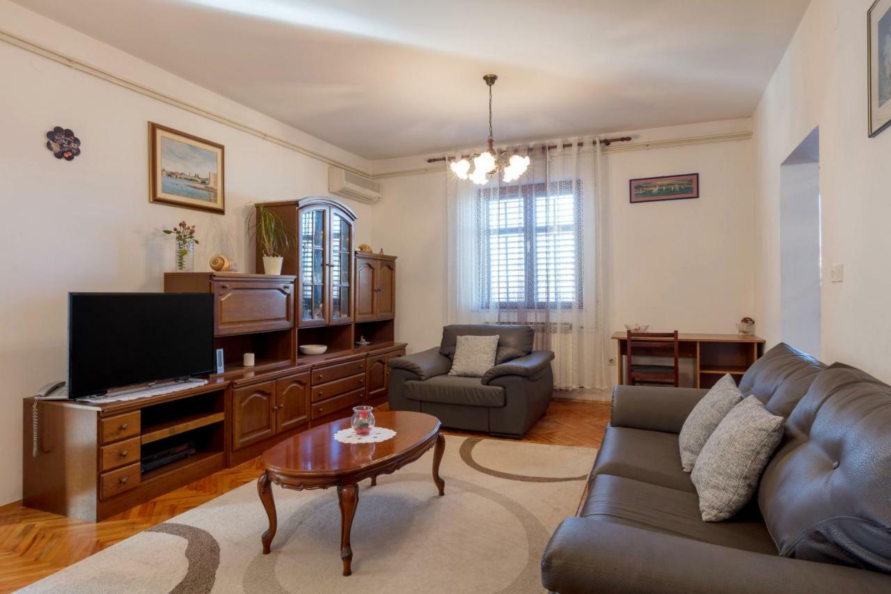 Vacation Home Duilo Donji Zemunik Exterior foto