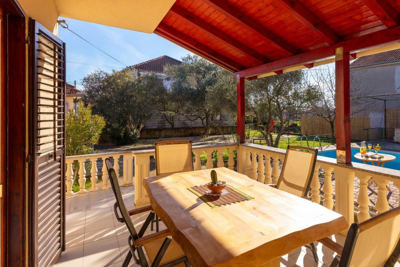 Vacation Home Duilo Donji Zemunik Exterior foto
