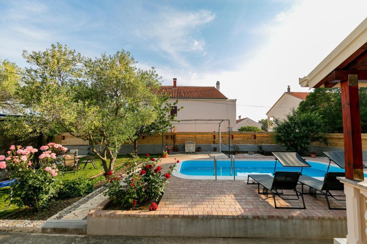 Vacation Home Duilo Donji Zemunik Exterior foto