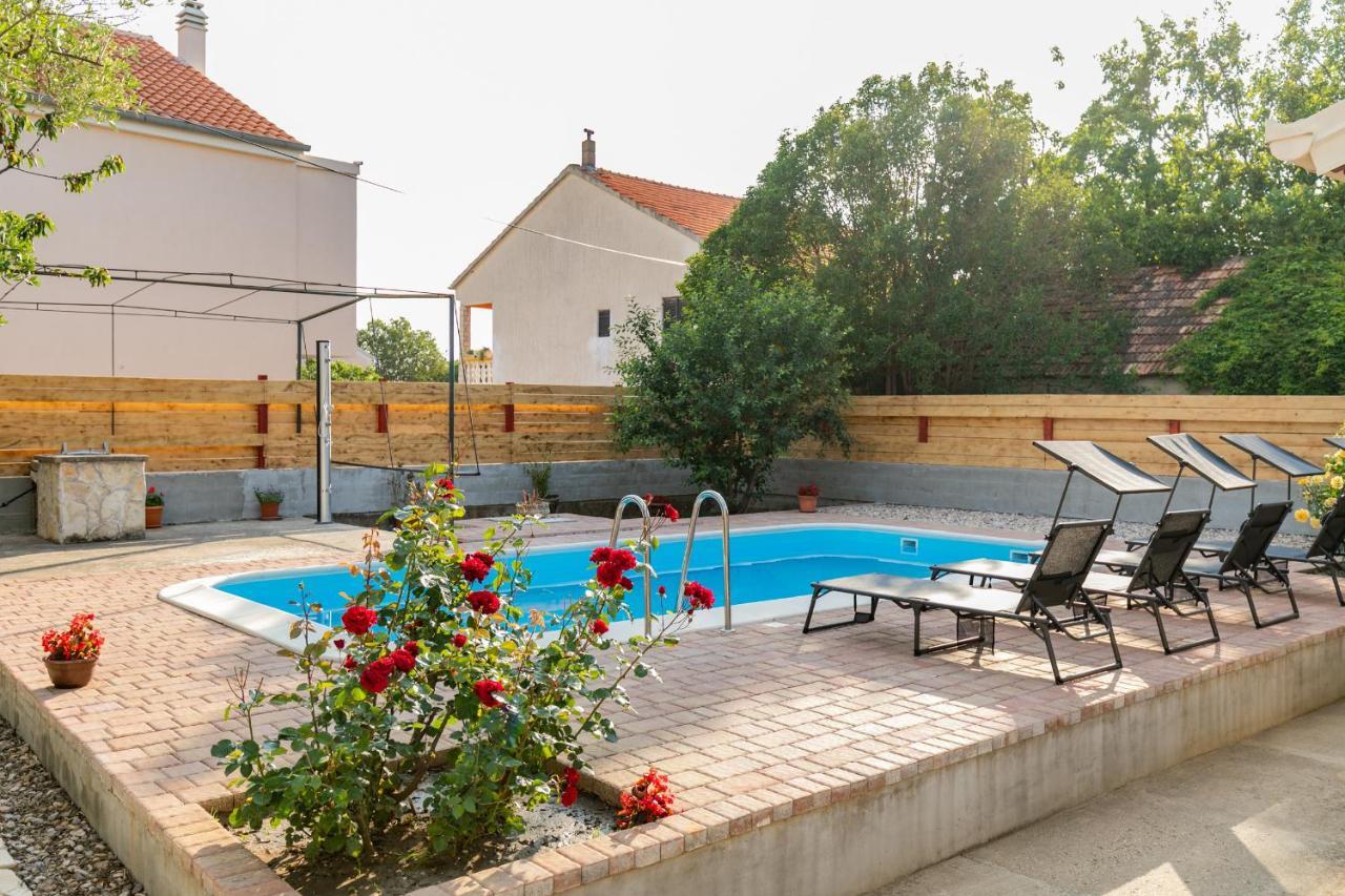 Vacation Home Duilo Donji Zemunik Exterior foto